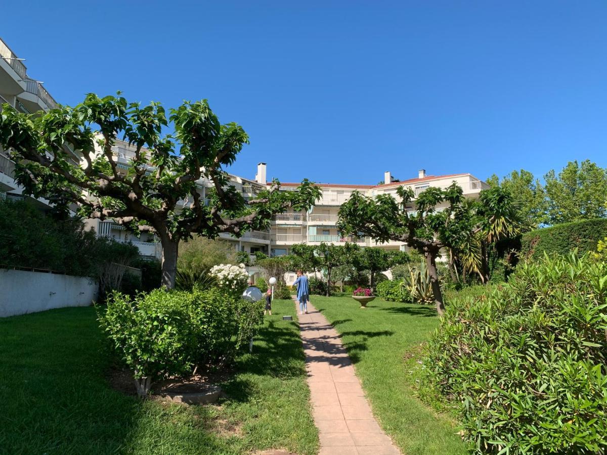 Studio De Standing Climatise, Avec Piscine, Proche De La Mer Frejus Exterior photo